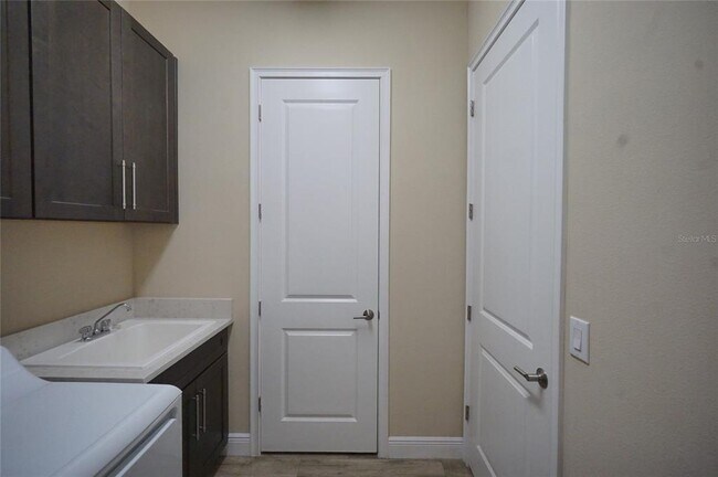 Building Photo - 6154 Marsh Trail Dr