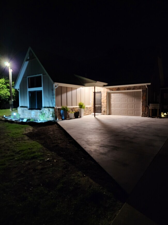 Building Photo - 16271 E 82nd St N