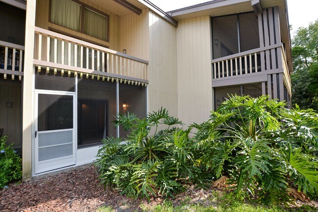 Building Photo - 622 Olde Camelot Cir