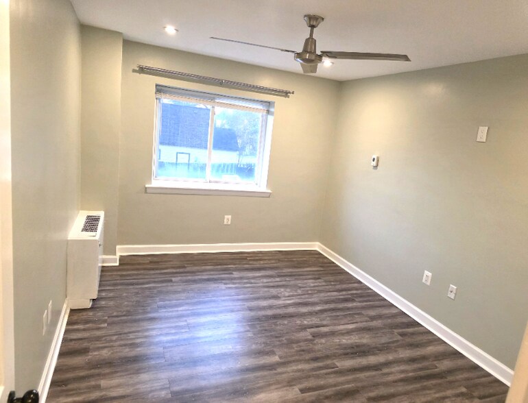 Building Photo - 9250 Edwards Way