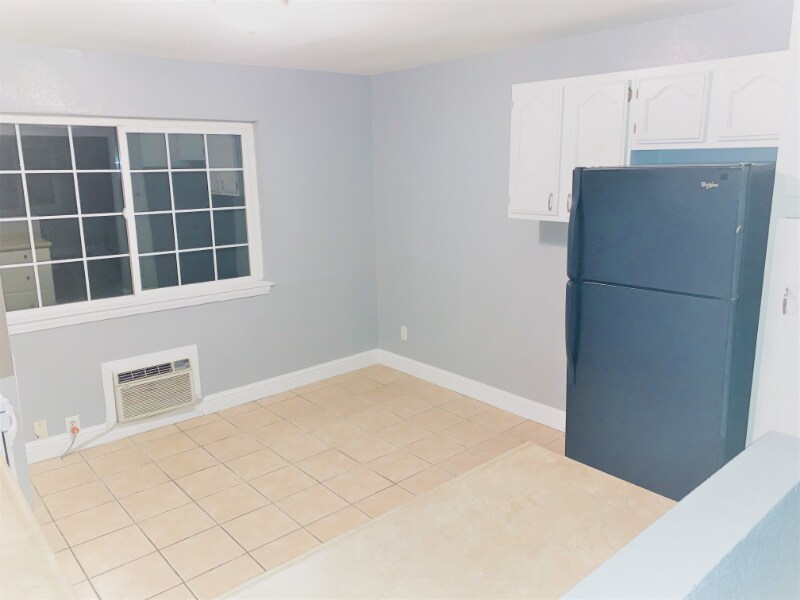 Building Photo - 1050 Grand Ave