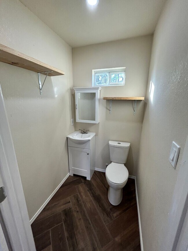 Building Photo - Highview Dr (MN)