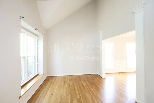 Building Photo - 6004 Manor Park Terrace