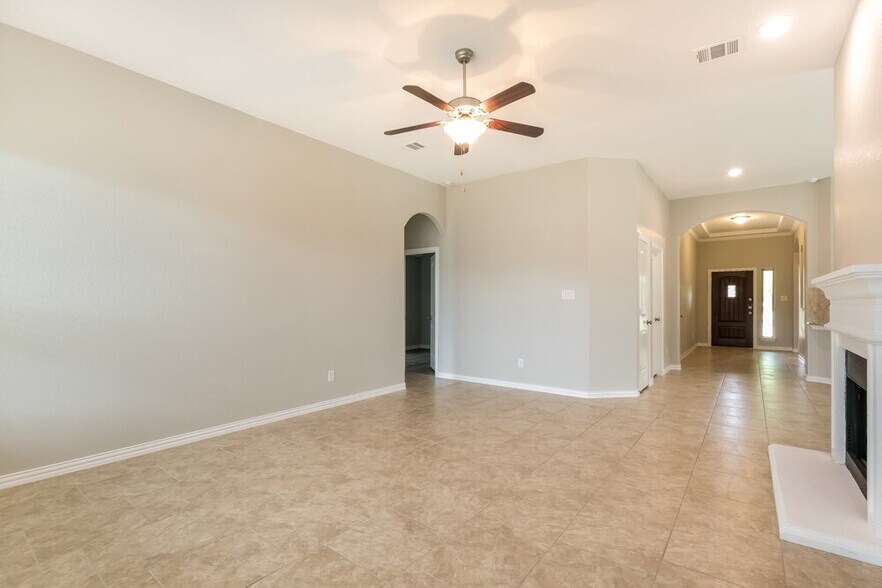 Building Photo - 1104 Wolcott Dr