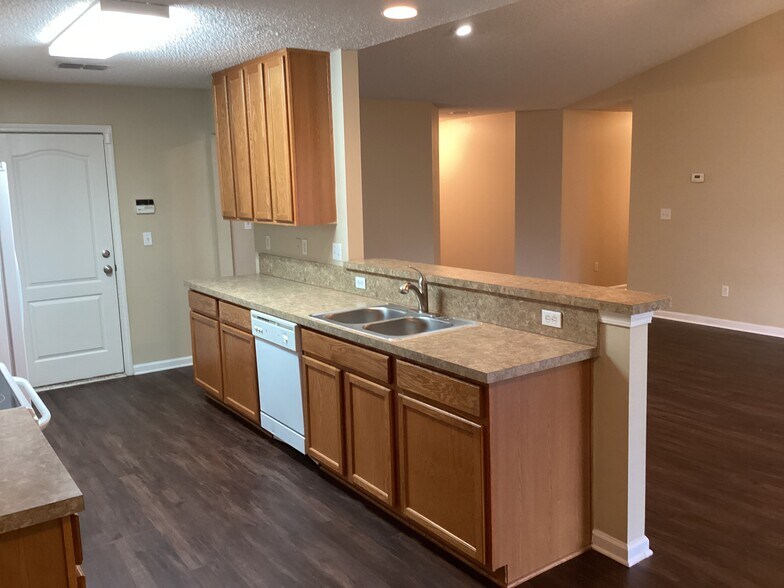 Building Photo - 6410 Blue Leaf Ln