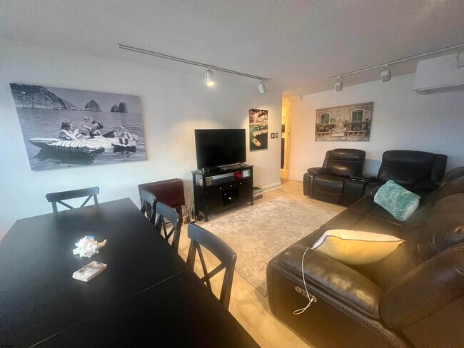 Building Photo - 101 S Raleigh Ave