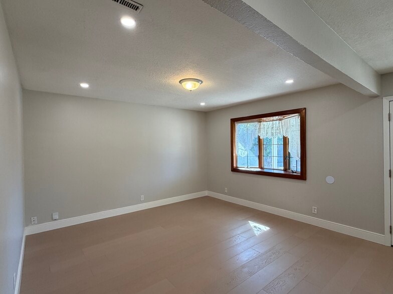 Building Photo - 43135 Gatewood St