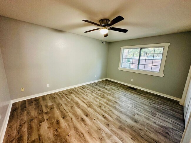 Building Photo - An Amazing West Little Rock Home, Close To...