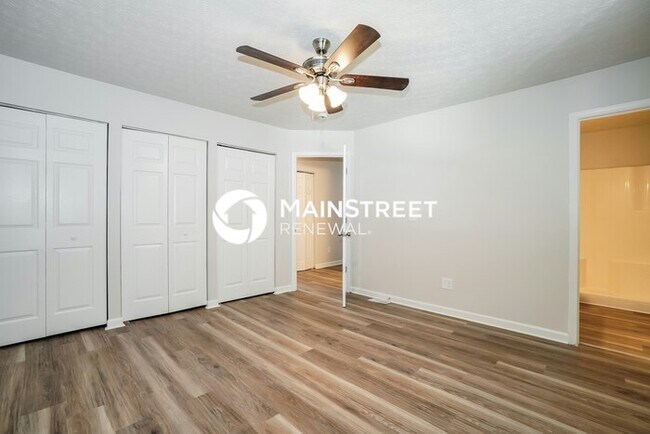 Building Photo - 3 Bedroom Pet-Friendly Home in COLUMBUS, OH with Main Street Renewal