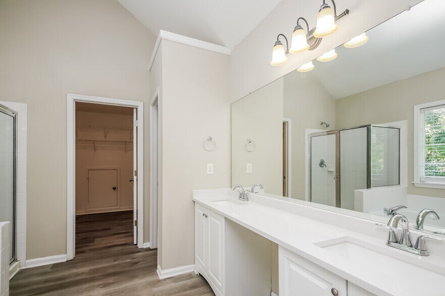 Building Photo - 410 Amesbury Cove SW