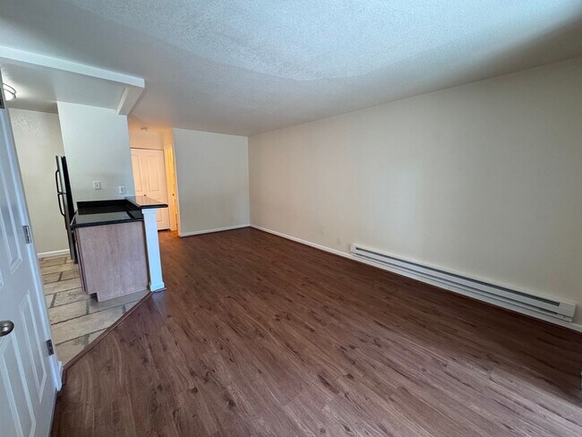 Building Photo - Available now! Studio apartment!