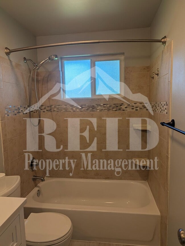 Building Photo - Comfortable Single-Story Rambler in Central Kitsap