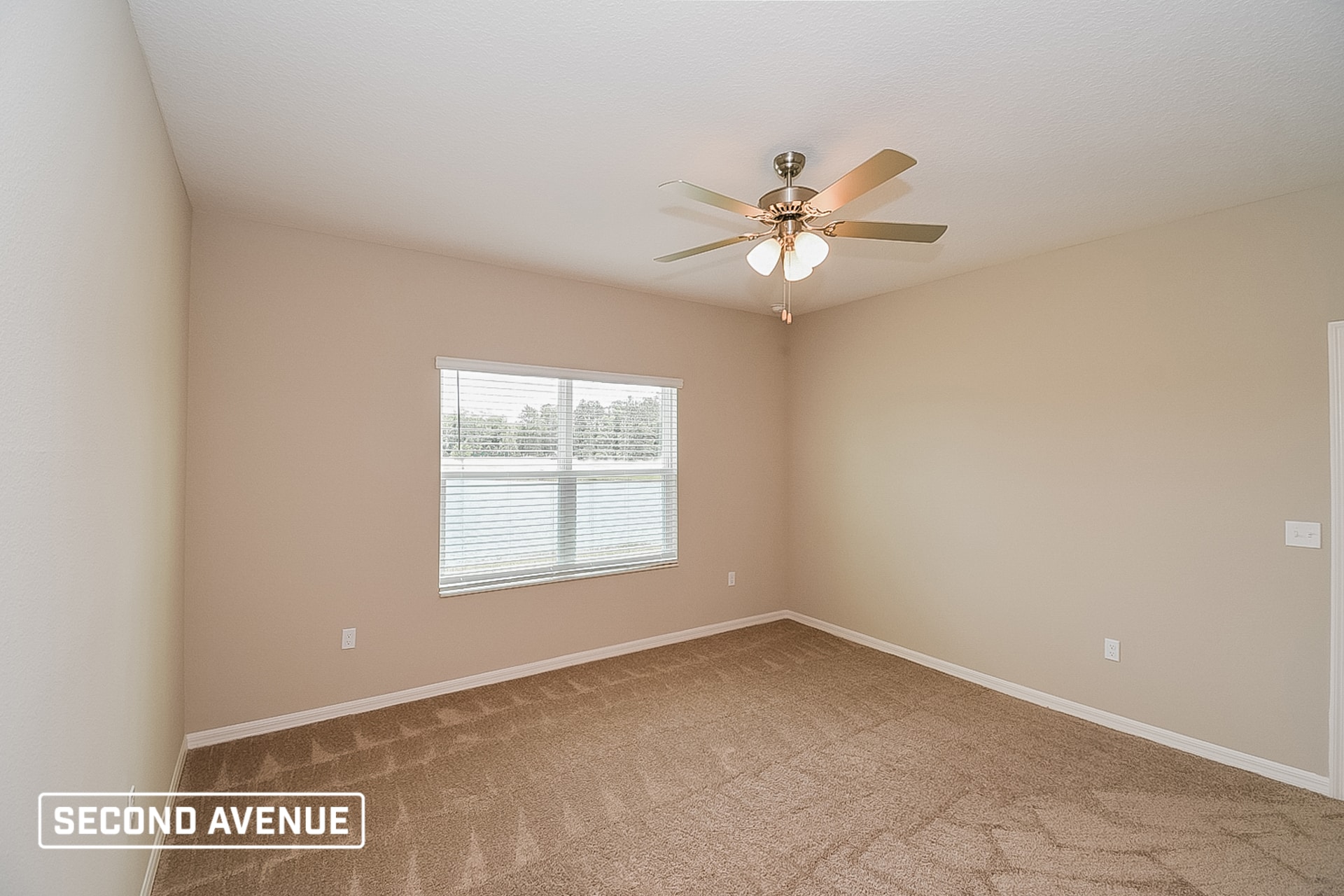 Building Photo - 447 Falcon Ridge Rd