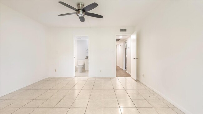 Building Photo - 3203 Portofino Point