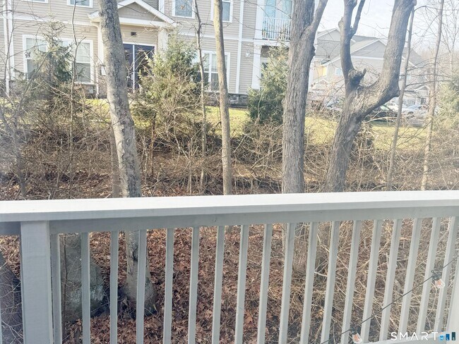 Building Photo - 10 Glenview Dr