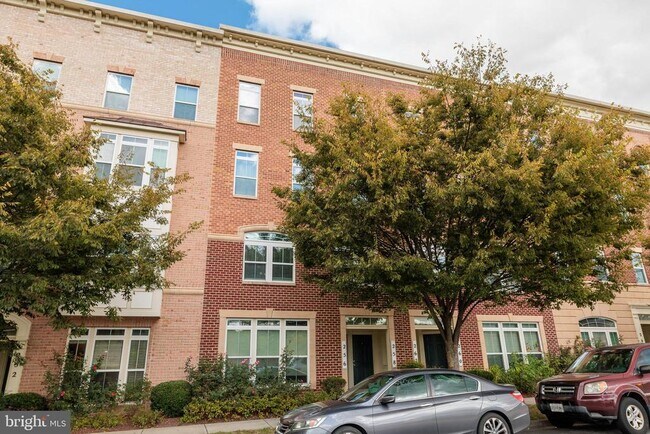 Building Photo - 256 Urban Avenue