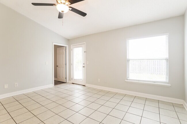 Building Photo - 7625 Dover Cliff Dr S