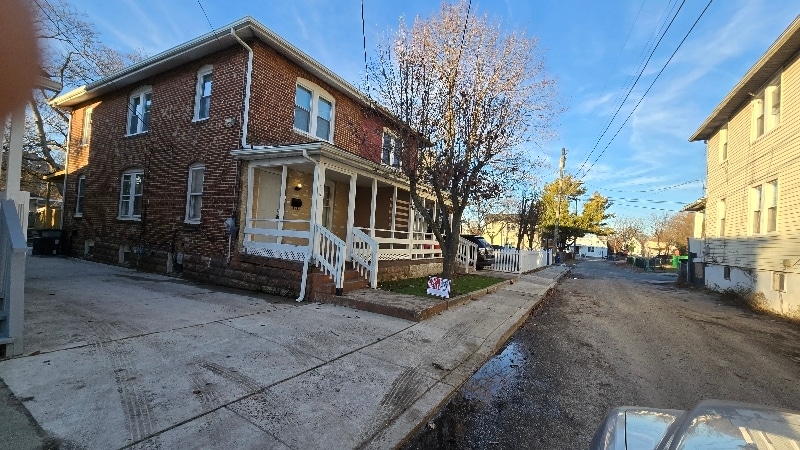 Building Photo - 15 Vola Ln