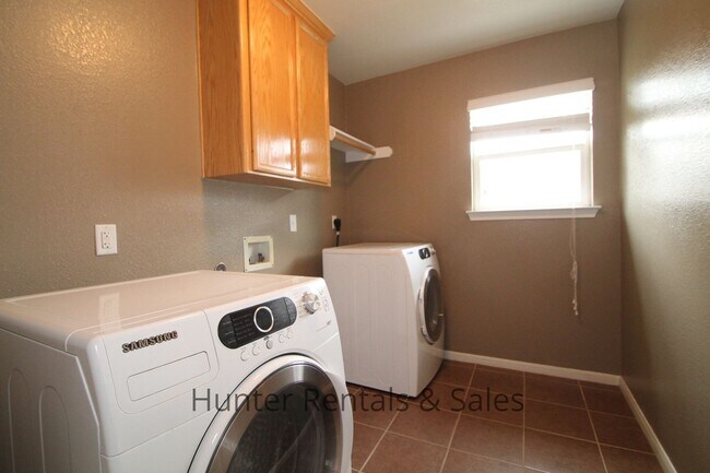 Building Photo - Timber Ridge Estates Beauty!