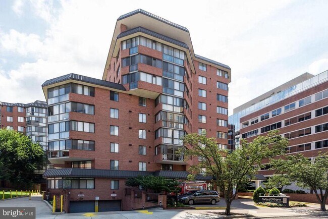 Building Photo - 1024 N Utah St