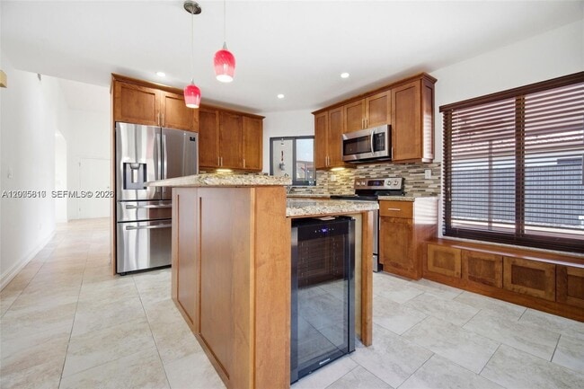 Building Photo - 561 SW 87th Ct