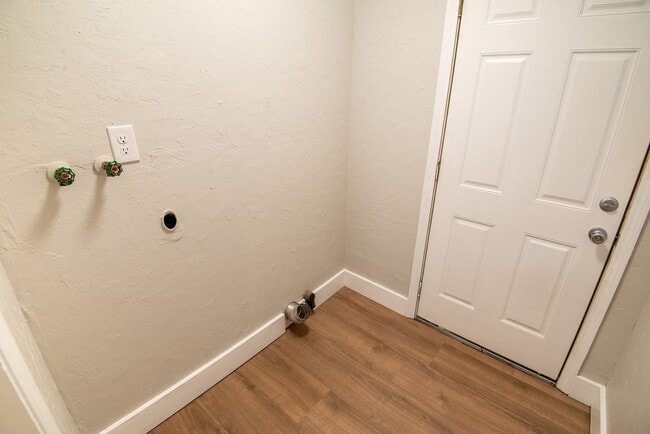 Building Photo - Newly-Remodeled 2 Bed, 1 Bath House