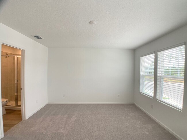 Building Photo - 697 Holly Lks Dr