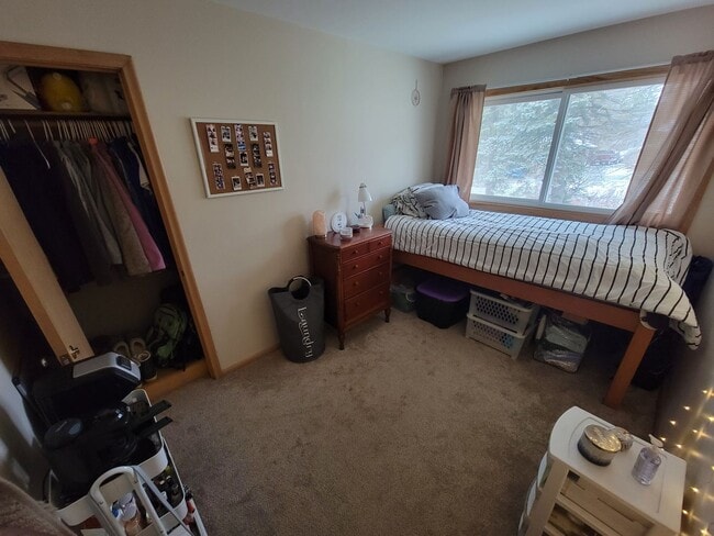 Building Photo - AVAILABLE JUNE - Nice 5 Bed 2 Bath Near Campus w/ OSP & Huge Yard