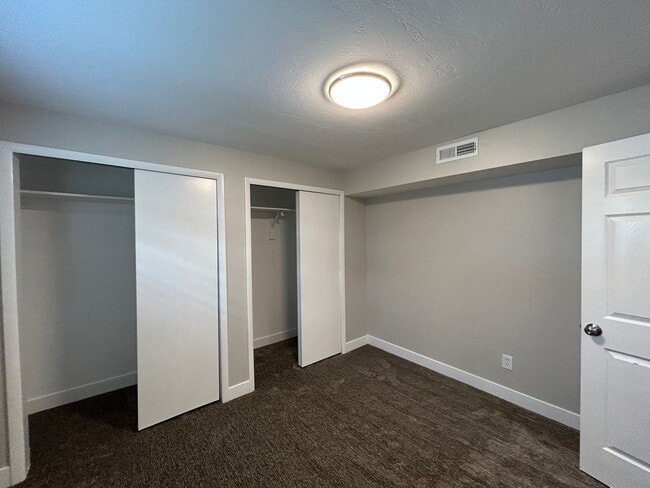 Building Photo - 2 Bedroom 1 Bathroom Basement Apartment