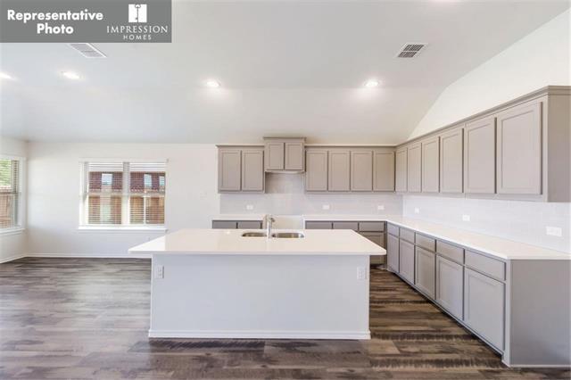 Building Photo - 634 Presidio St