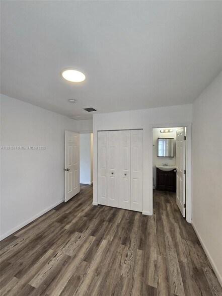 Building Photo - 330 SW 13th St