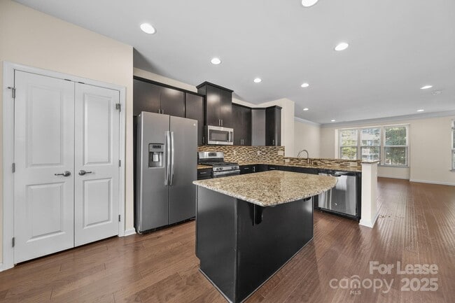 Building Photo - 4061 Zilker Park Dr