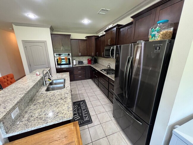 Building Photo - 18063 River Landing Dr