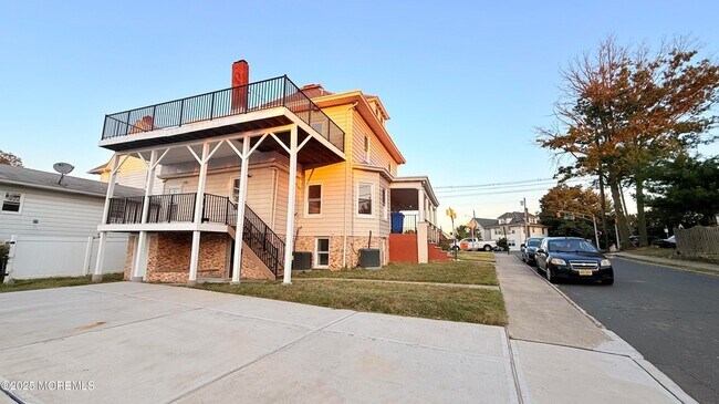 Building Photo - 153 Main St