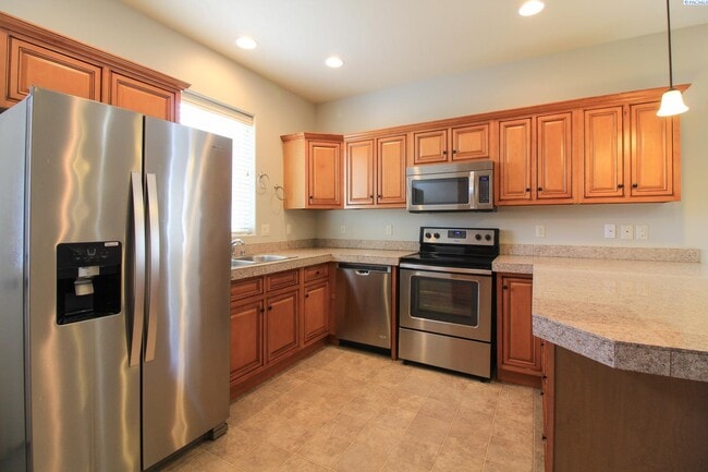 Building Photo - 3 Bed/2.5 Bath Kennewick Townhouse