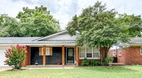 Building Photo - 3/2/2 with lots of updates!