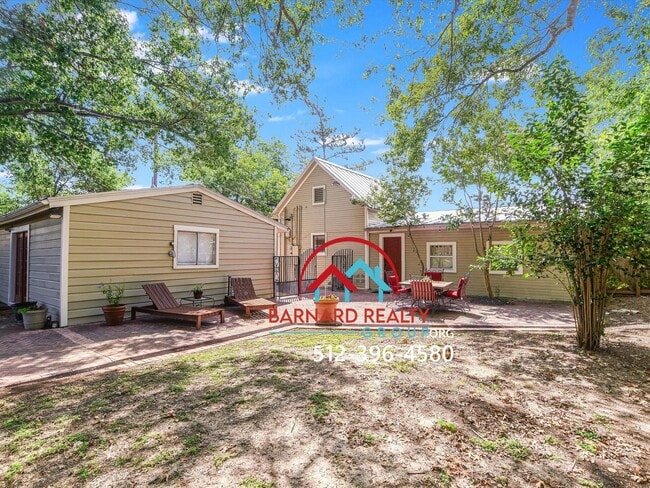 Building Photo - Available Now: 2 Bed/2 Bath in Historic Di...