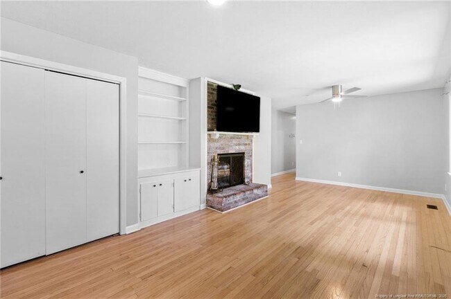 Building Photo - 221 Palomar St