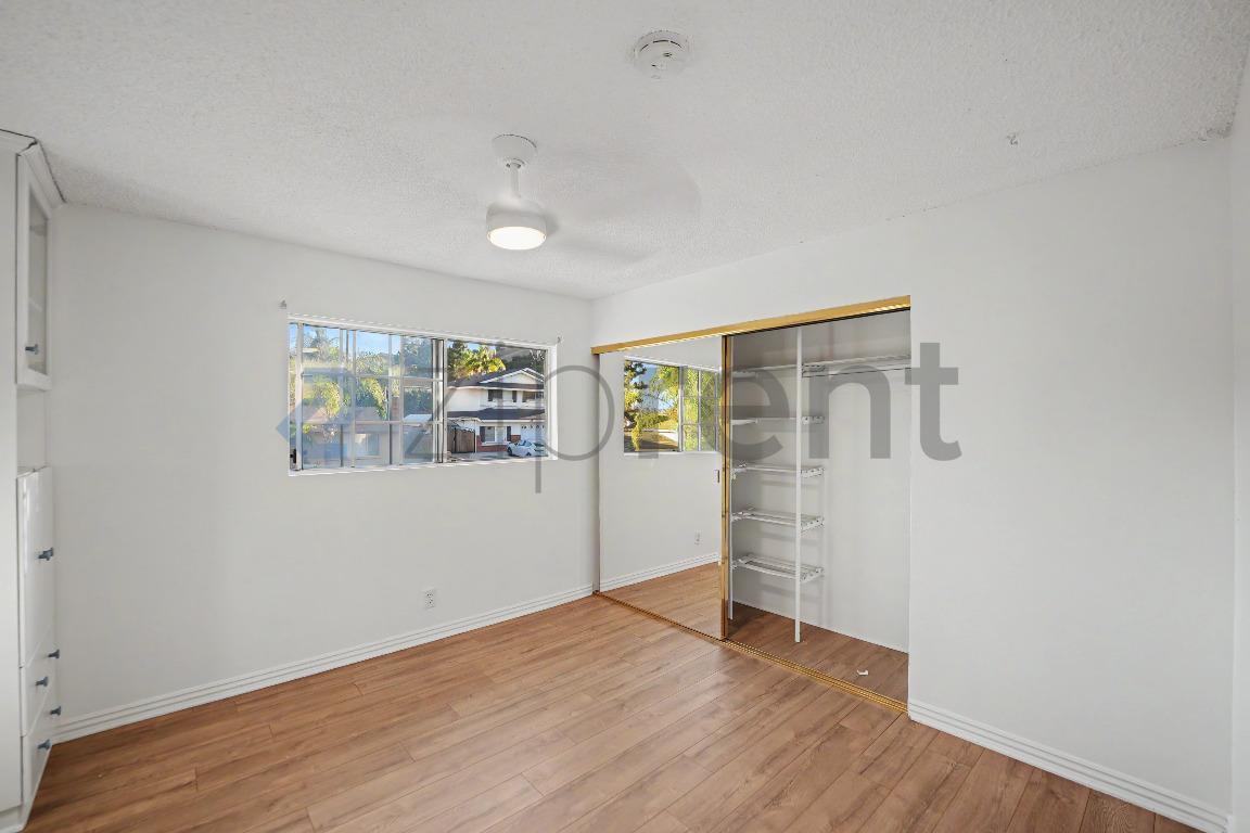 Building Photo - Unit