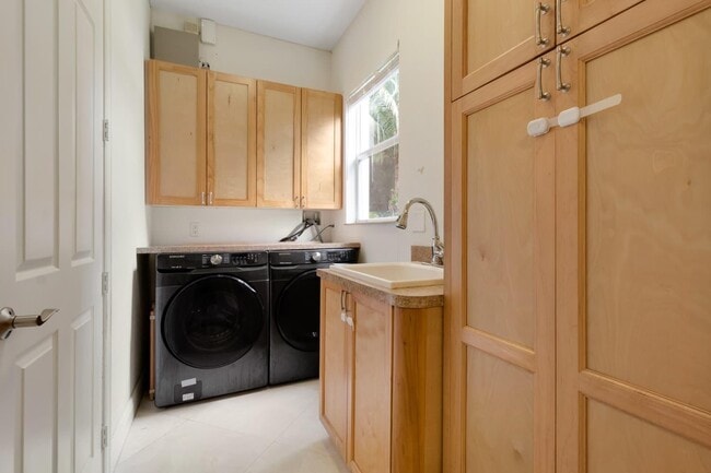 Building Photo - 6301 SW 58th Ct