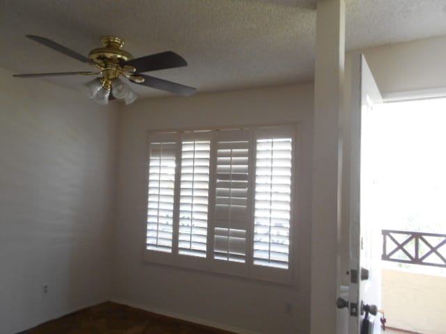 Building Photo - 3 BEDROOMS CONDO WITH BEAUTIFUL LAKE VIEWS.