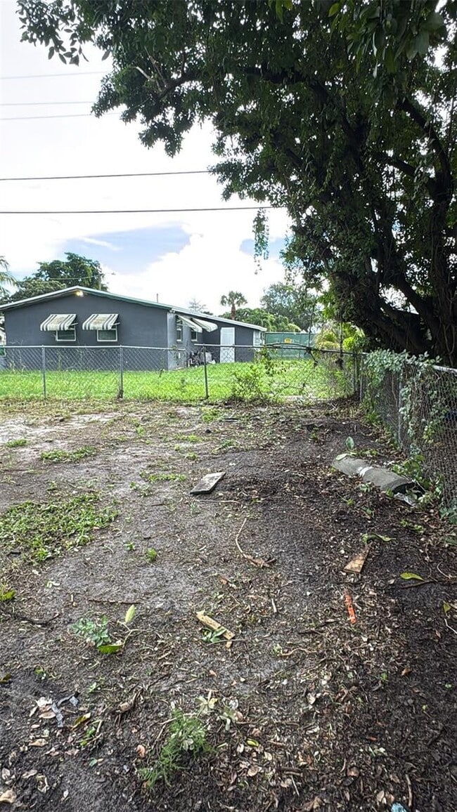 Building Photo - 1772 NW 34th Ave
