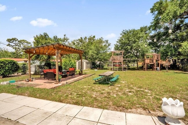 Building Photo - 739 Seminole Ave