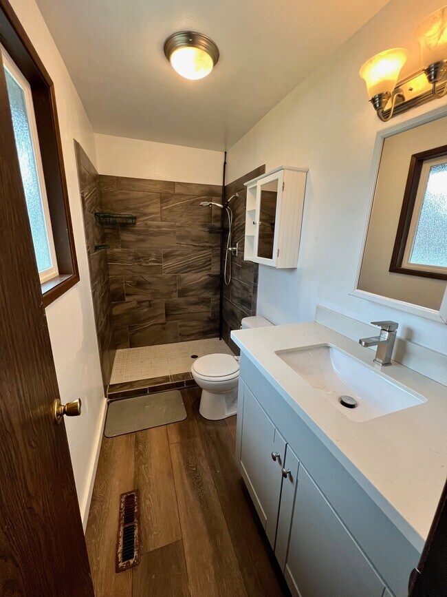 Building Photo - 990 Janes Rd