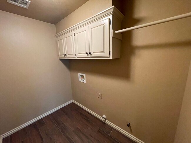 Building Photo - Welcome to Lyndale Senior Community! 55 and better in Edmond!!  2 bed flex floorplan with office,...