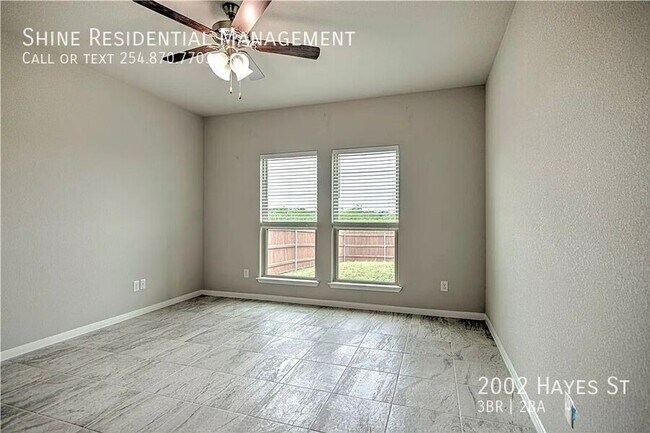 Building Photo - 2002 Hayes St