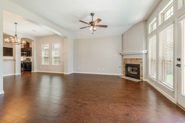 Building Photo - Available for June Move in! Charming 3/2 in Castlegate 2!