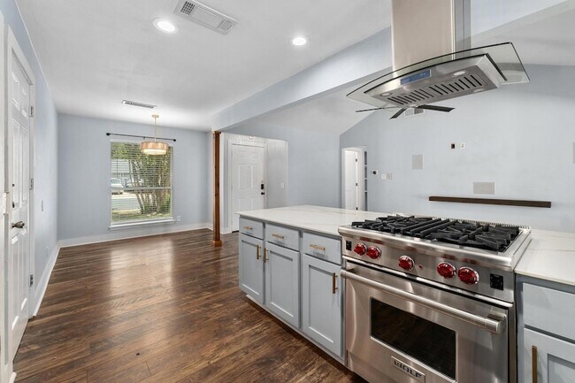 Building Photo - 7404 Lunar Dr