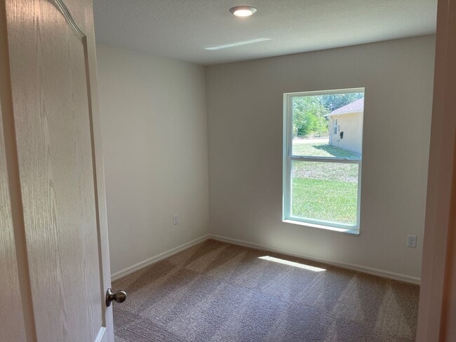 Building Photo - Like new 5/3/2 with screened in porch and much more...