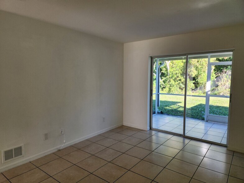 Building Photo - LO 4770-4772 Jordan Ave S